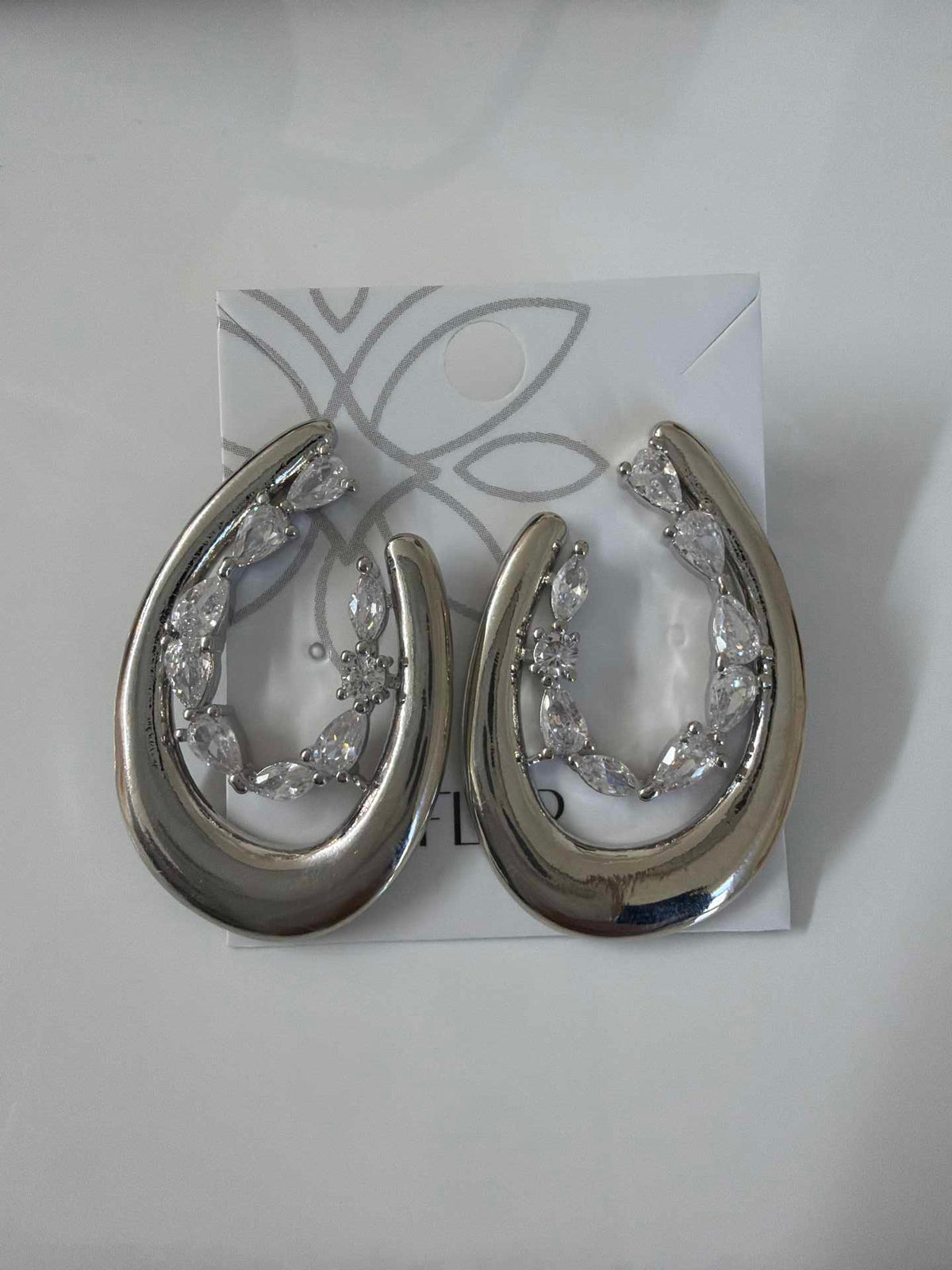 oval with halo in cz pave