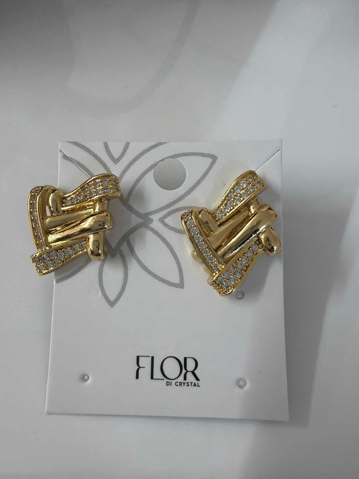 line earing  cz pave