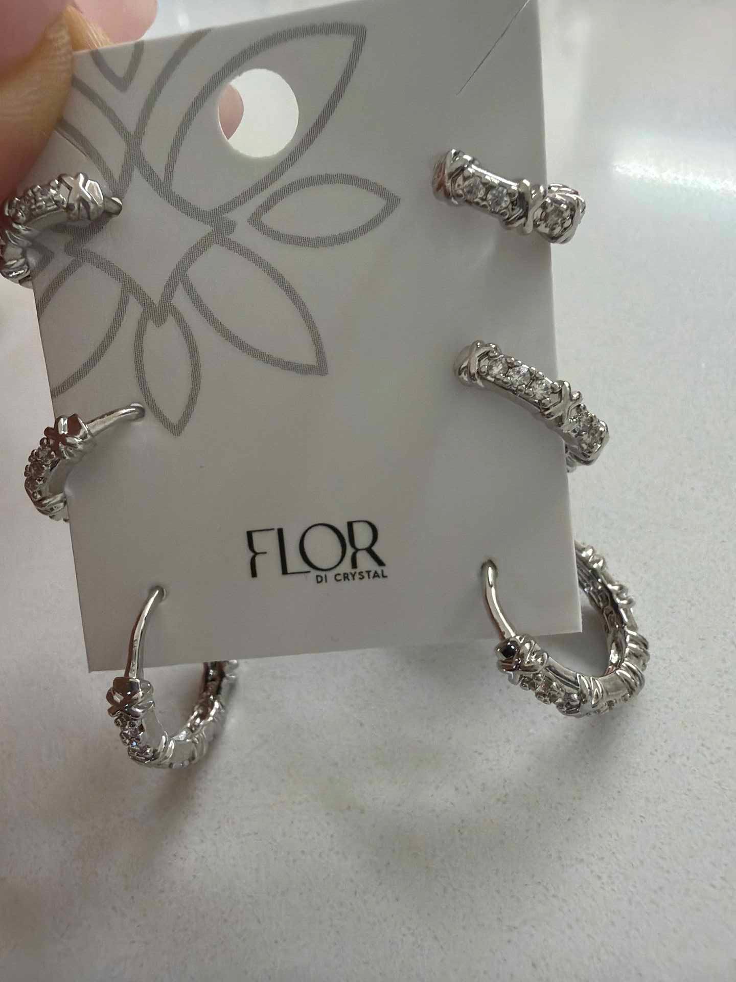 Thin hoops trio in X patern 