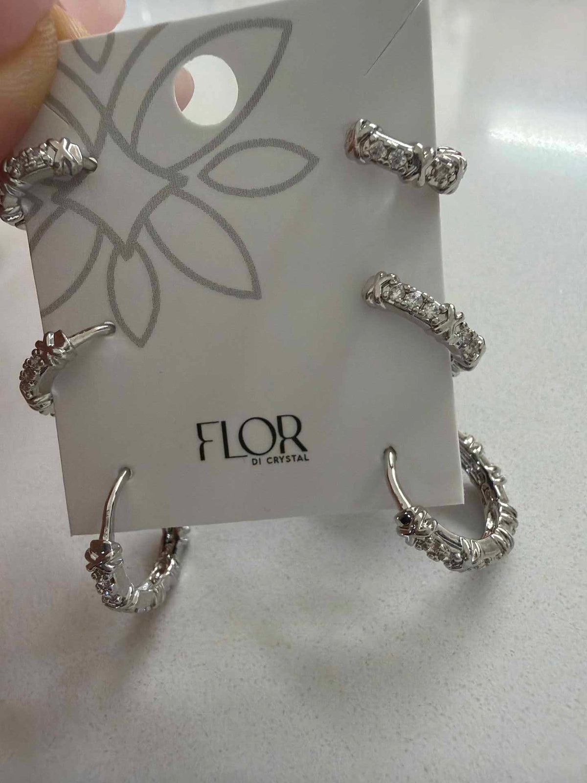 Thin hoops trio in X patern 