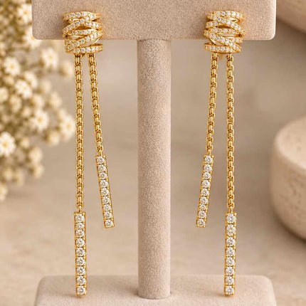 Brinco Insp cascata corrente e cravejado dourado 