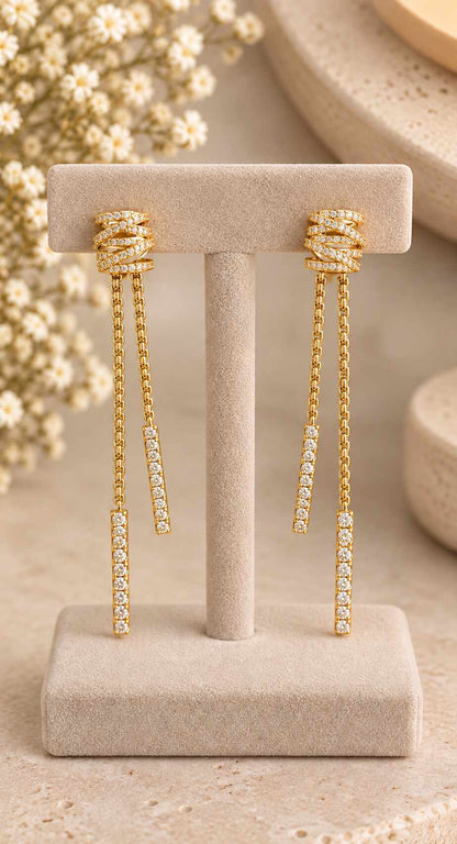 Brinco Insp cascata corrente e cravejado dourado 