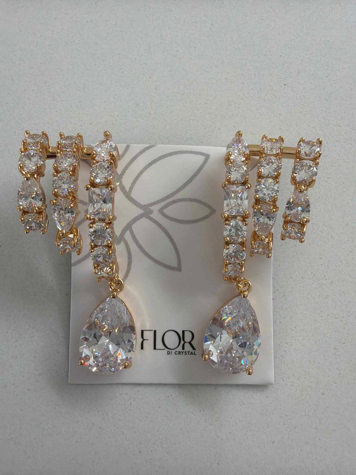 Brinco earcuff com pi gente de gota luxo