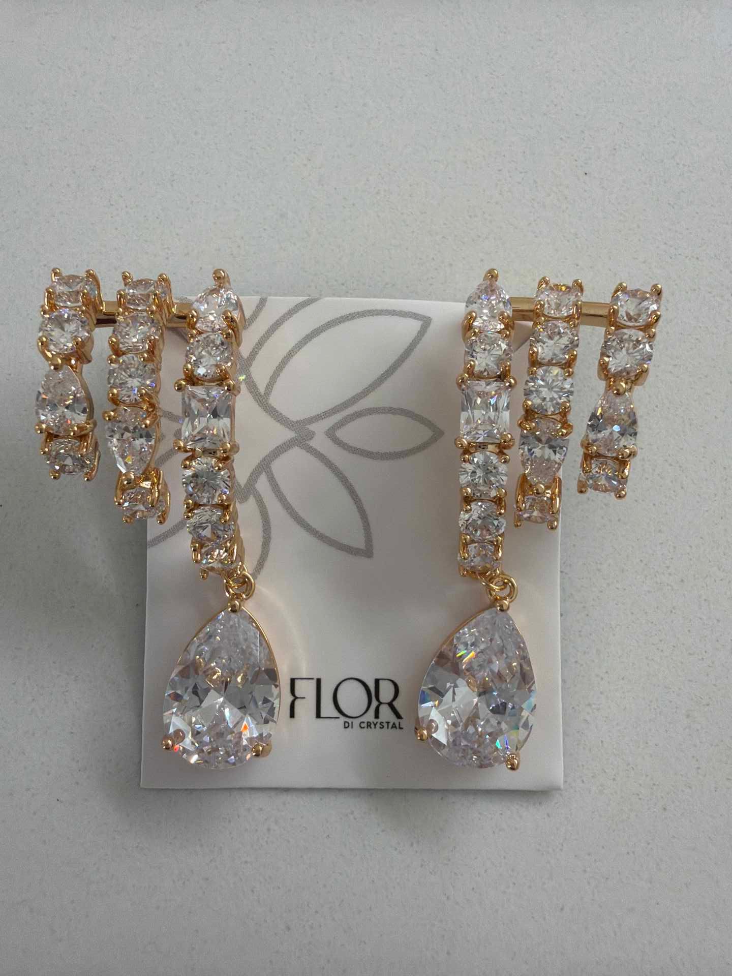 Brinco earcuff com pi gente de gota luxo