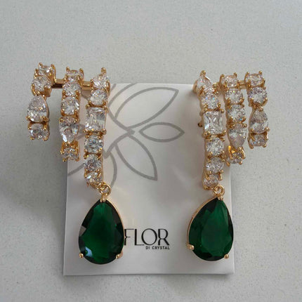 Brinco earcuff com pk gente gota esmeralda dourado