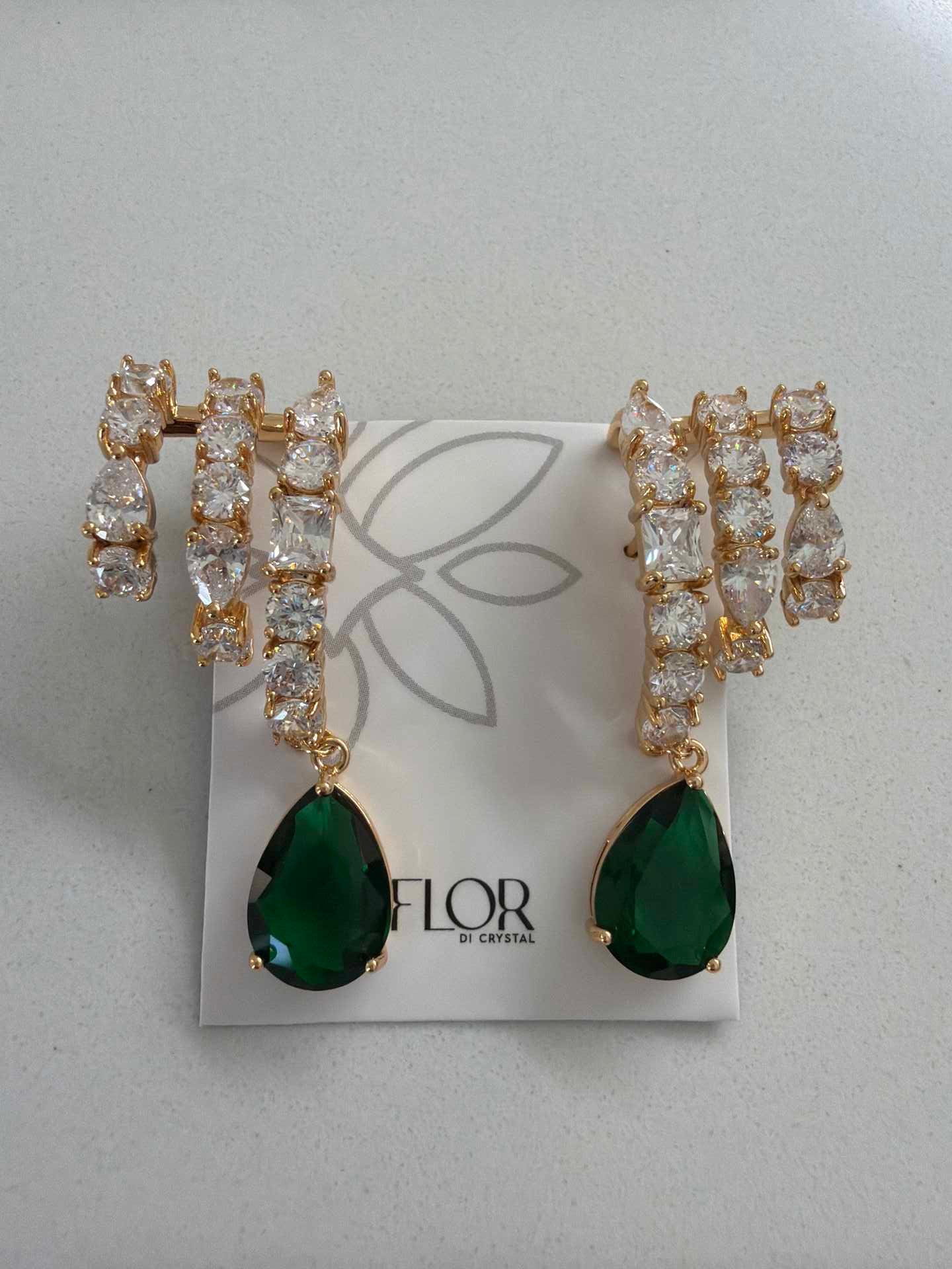 Brinco earcuff com pk gente gota esmeralda dourado