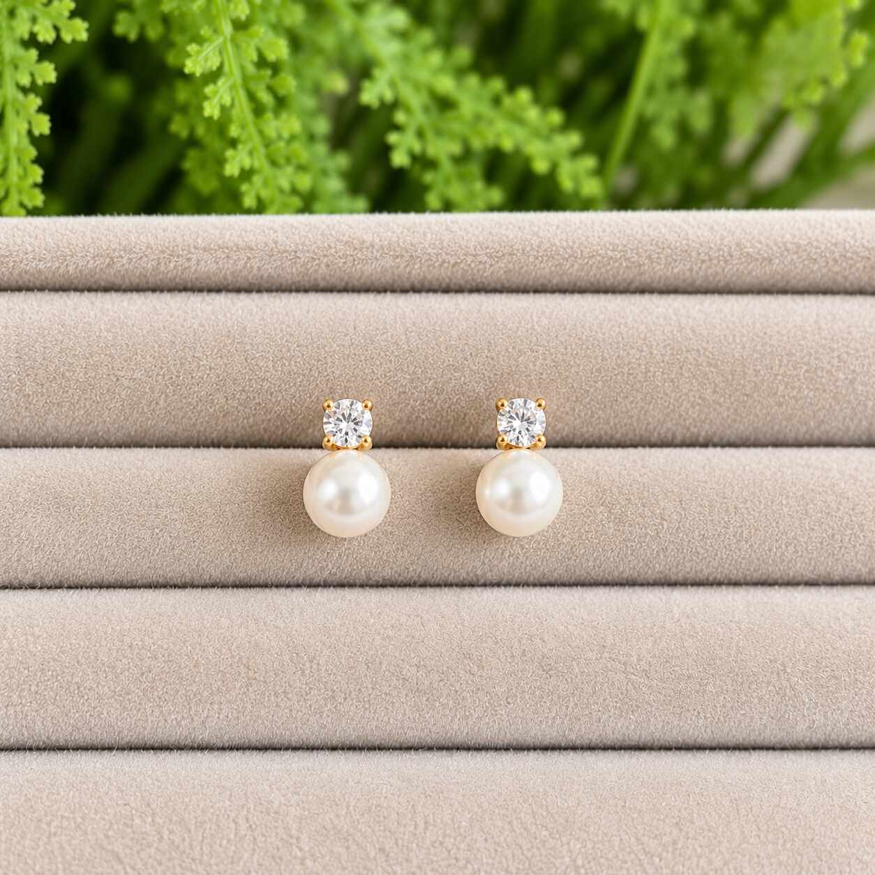 Brinco de perola com zirconia pequeno 