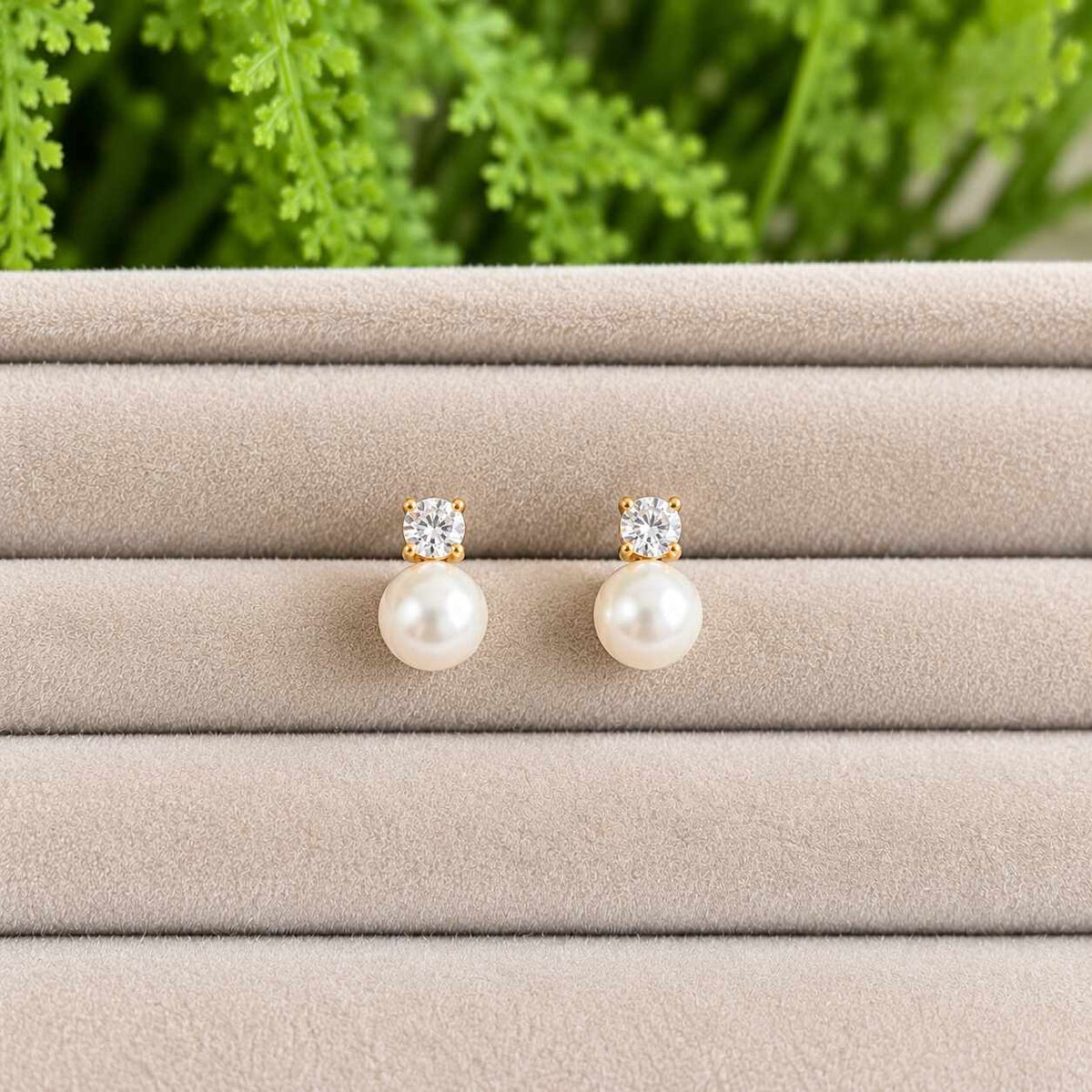 Brinco de perola com zirconia pequeno 