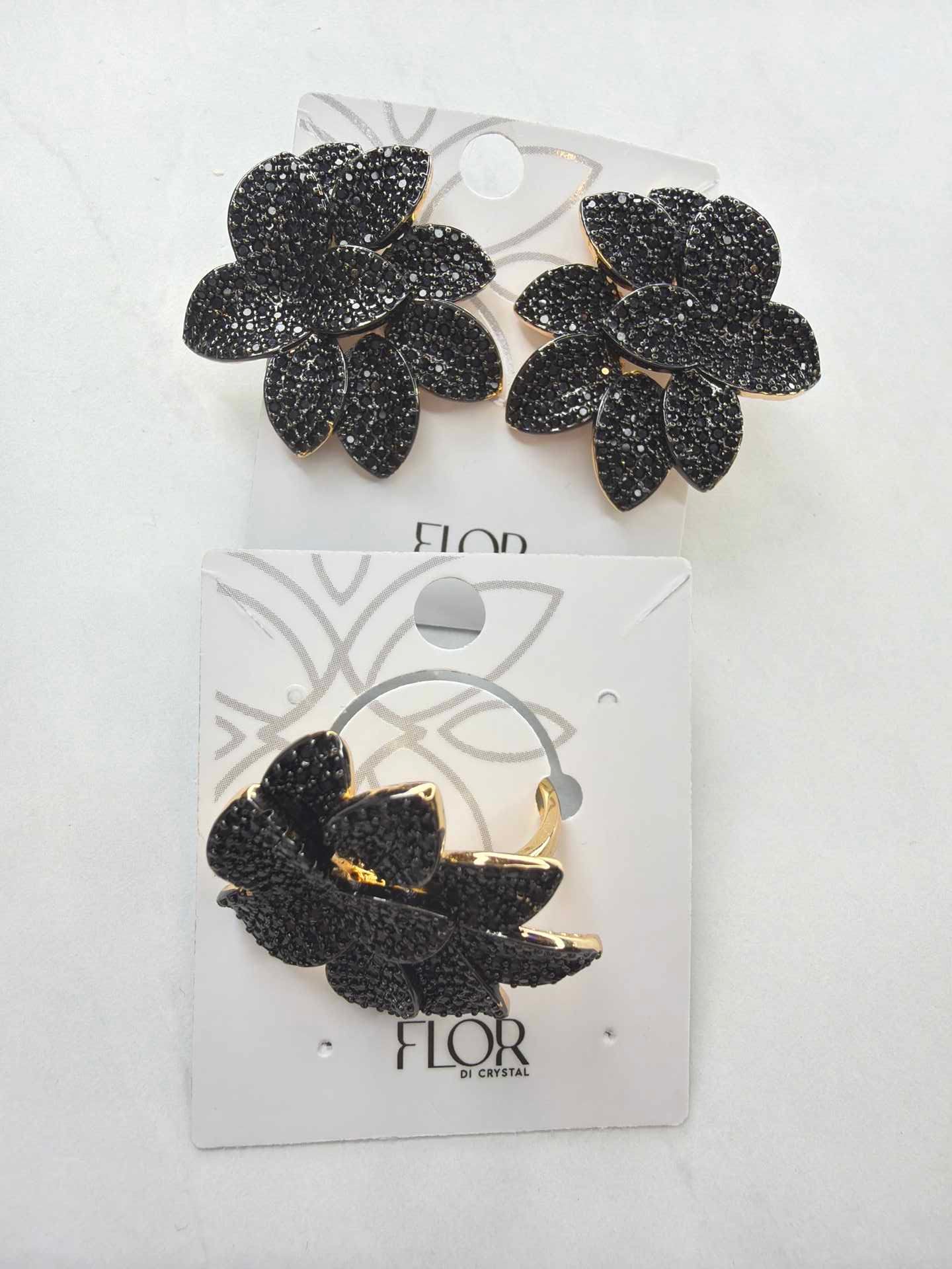 Maxi flower Black pave 18k