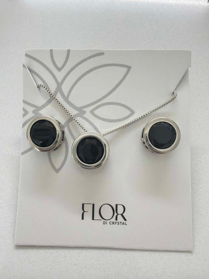 Round  black  set 