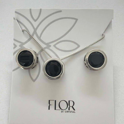 Round  black  set 