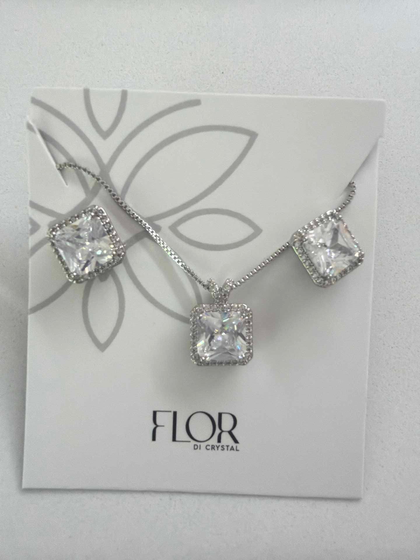 Square cristal Icecut  w/ halo cz pave set 