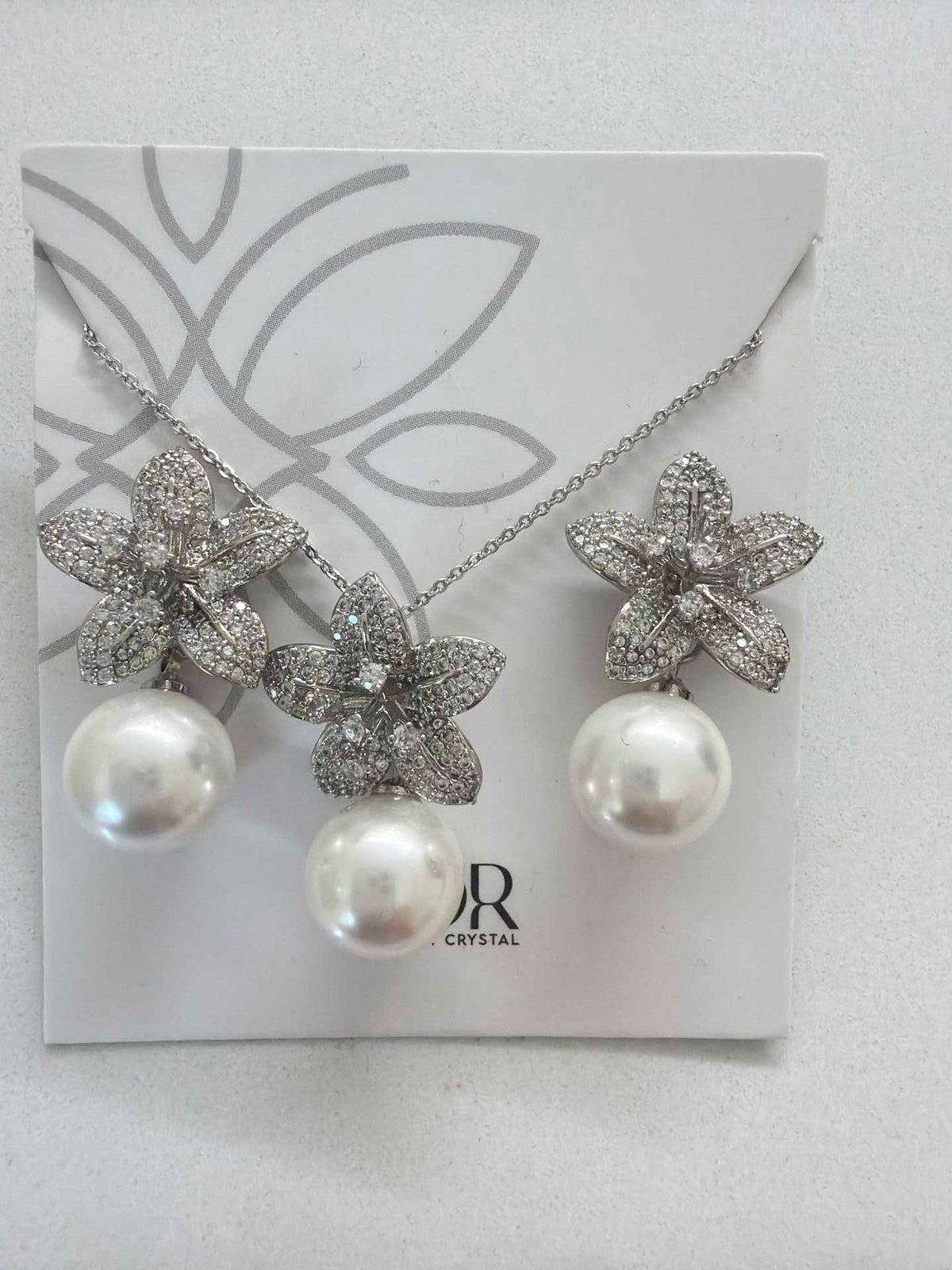 Luxury flower and pearl  set cz