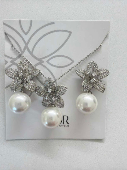 Luxury flower and pearl  set cz