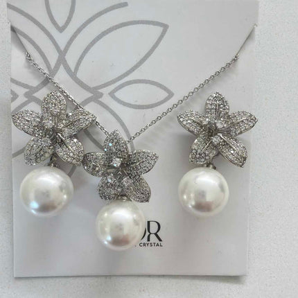 Luxury flower and pearl  set cz