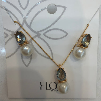 Alongated Pearl with teardrop cz
