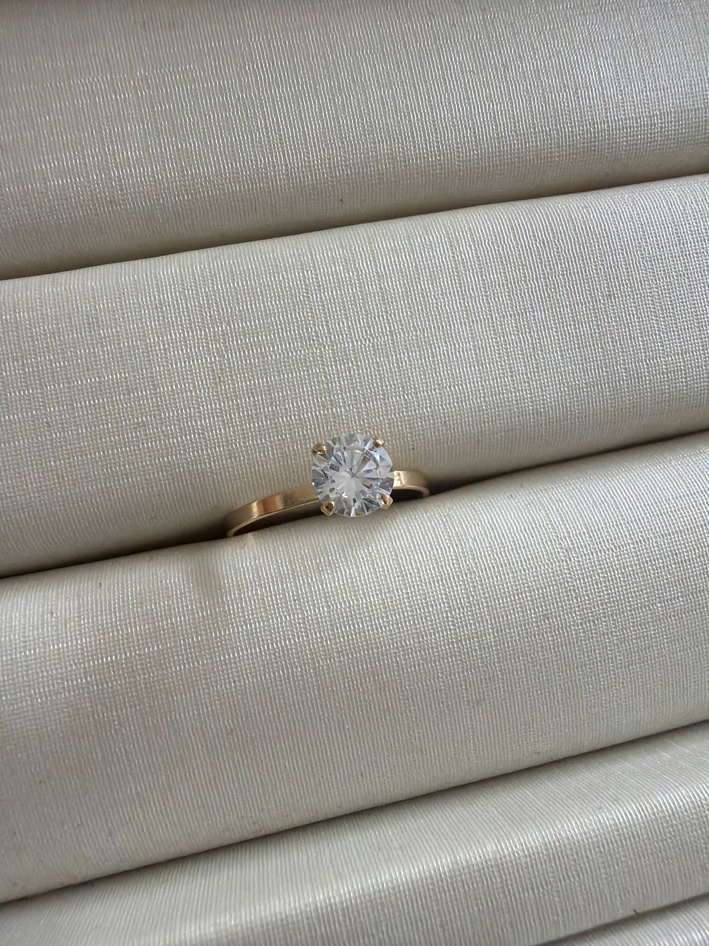 Anel solitario zirc 4mm aro liso 6