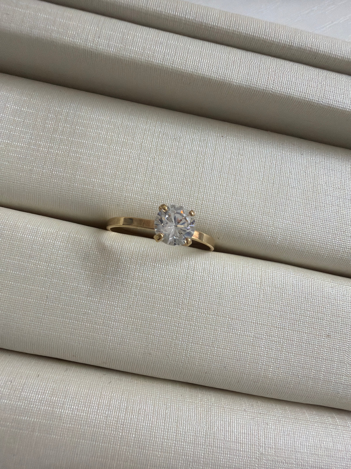 Anel solitario zirc 4mm aro liso 6.5