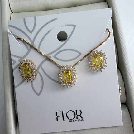 Conjunto oval medio amarelo cravejado em zirconia 