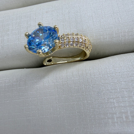 Piercing fake solitário azul com aro cravejado