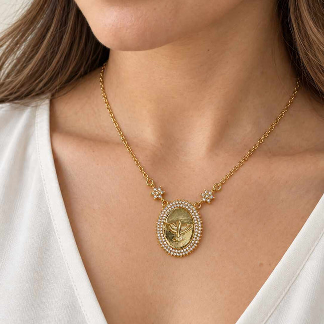 Colar medalha oval Espírito Santo cravejada luxo