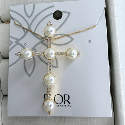 Colar cruz de pérolas cravejada