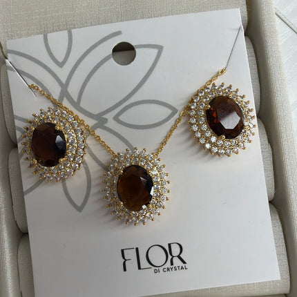 Conjunto cravejado em yellow amarelo 