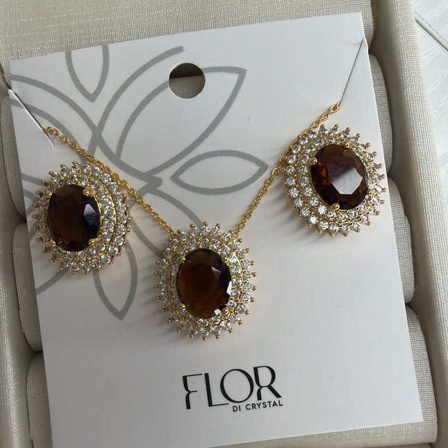 Conjunto cravejado em yellow amarelo 