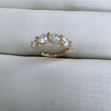 Piercing de pressão cravejado em zircônia