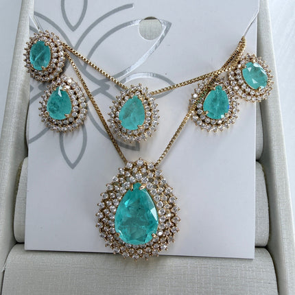 Conjunto dois colares e dois pares de brincos gota pedra fusion azul turquesa