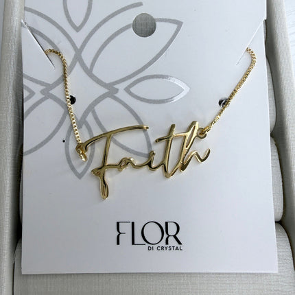 Colar Faith letra cursiva zircônias corrente
