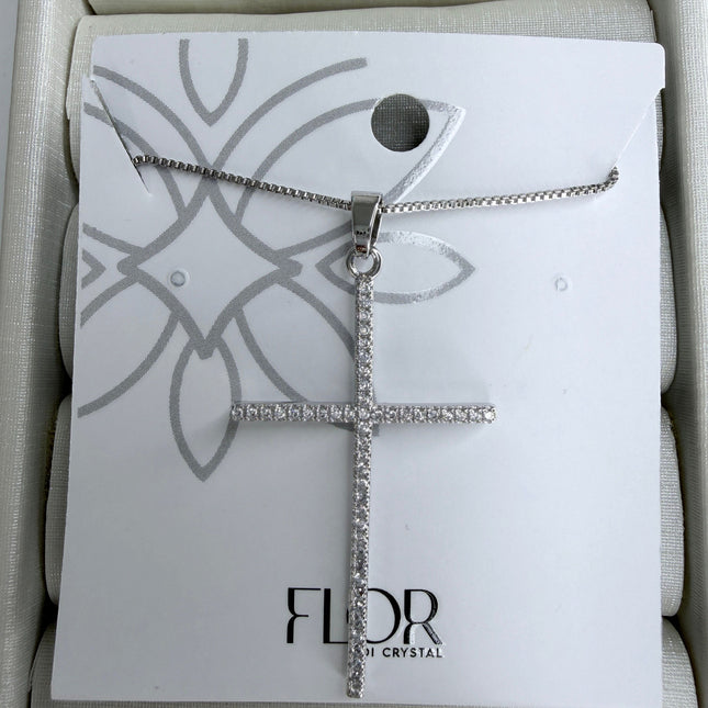 Colar crucifixo cravejado zircônia ródio branco