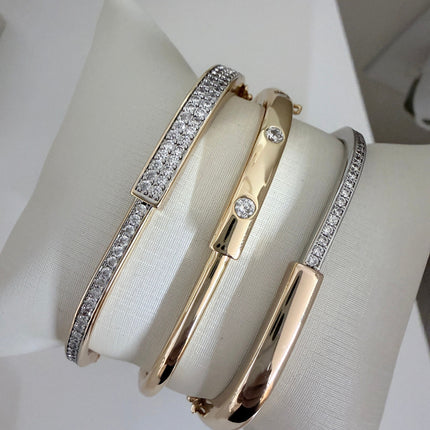 Trio pulseiras rígidas cravejadas folheado ouro