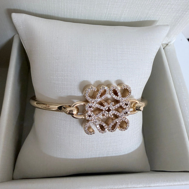 Pulseira flor vazada cravejada folheada ouro