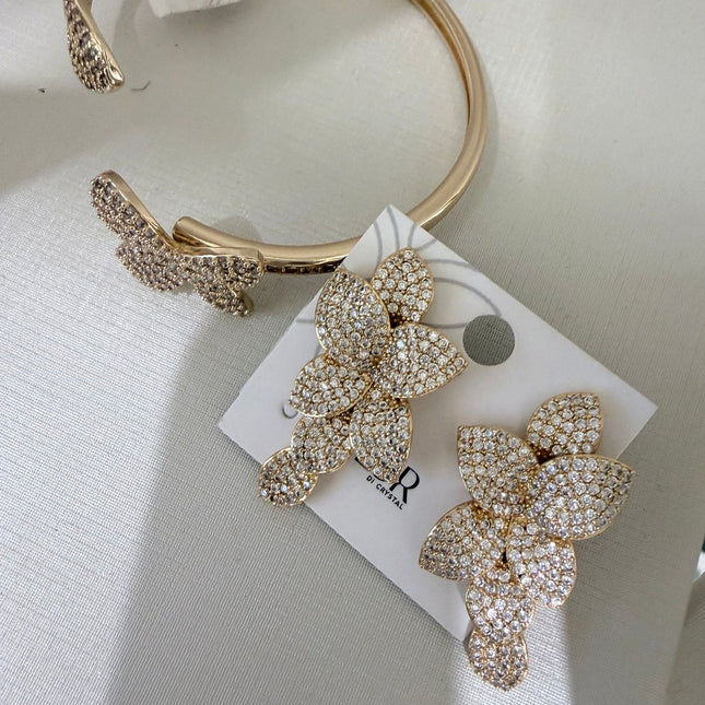 Conjunto bracelete brincos flor cravejada ouro