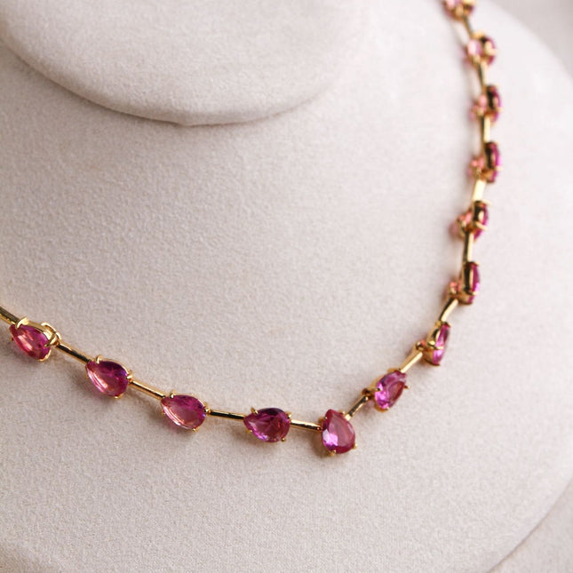 Colar gotas rosa espaçadas folheado ouro