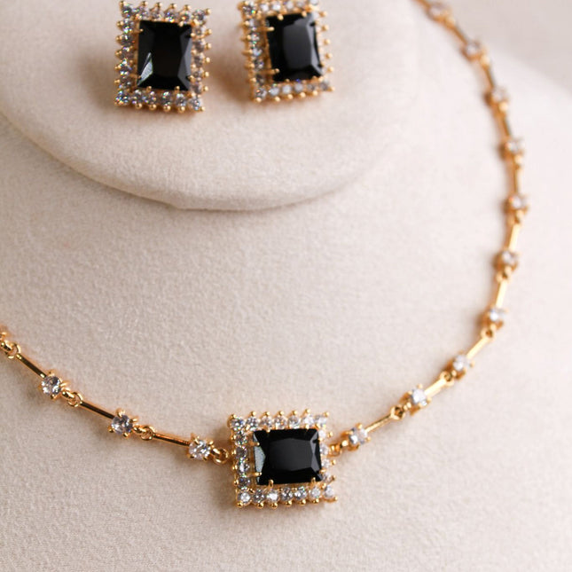 Conjunto colar brincos pedra preta quadrada ouro