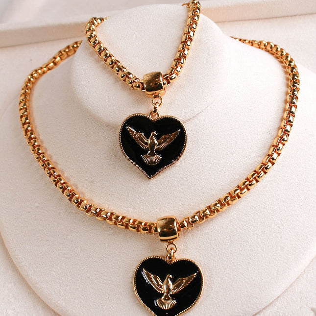 Conjunto colar pulseira coração preto pomba