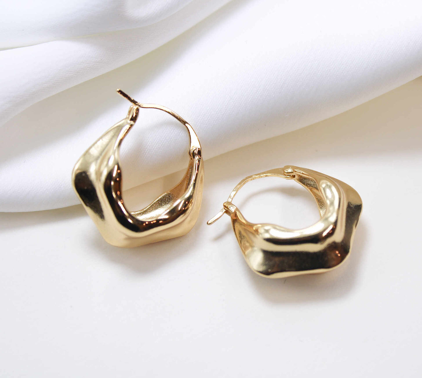 Brinco - Argola Ondulada Grande- dourada