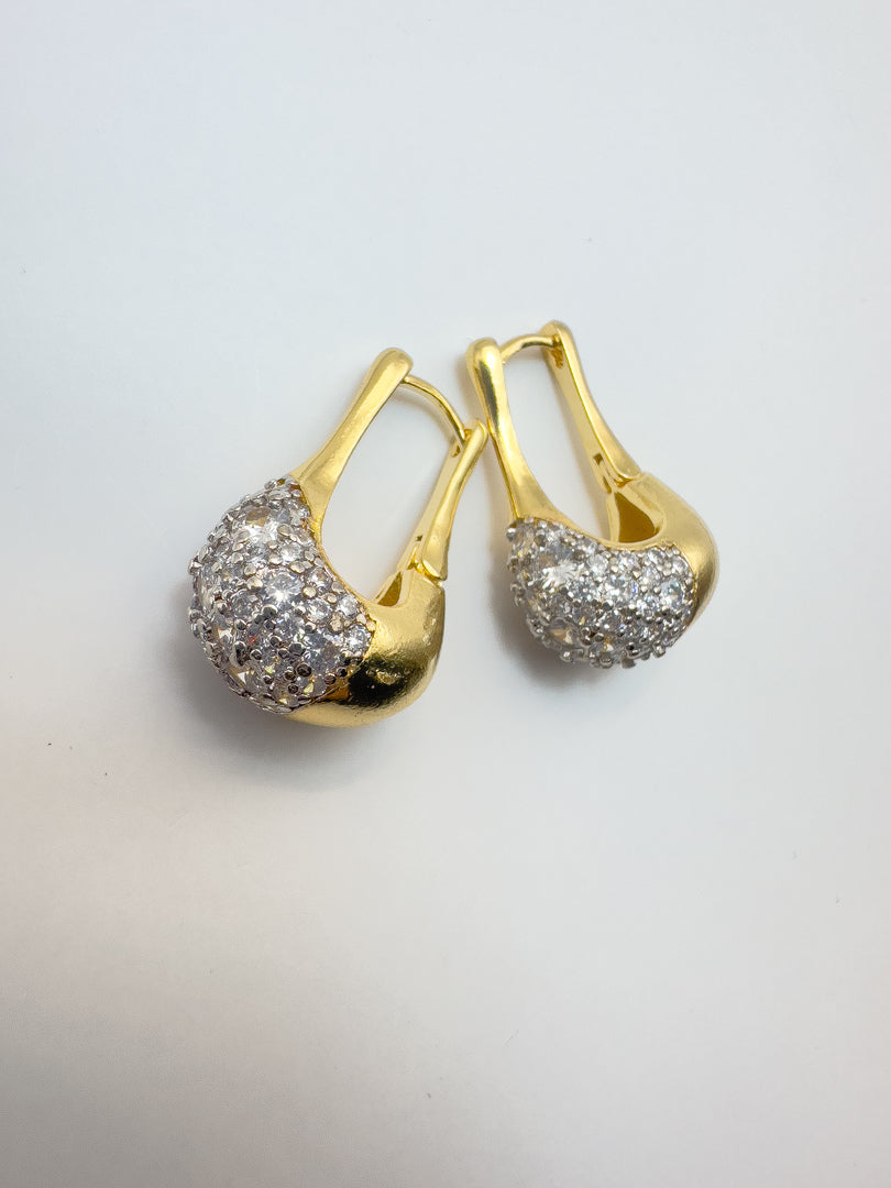 Brinco - Brinco Cravejado de Zirconias -ouro E CANETA DE RODIO