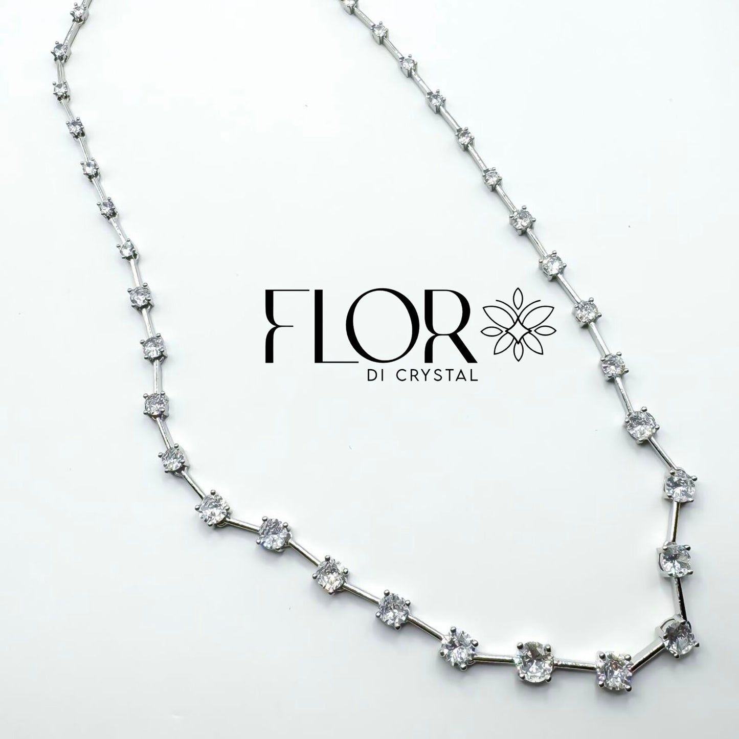 Rivieira de Zirconias espacadas Tamanhos Degradê- 2-3-4mm Cristal - 18inches