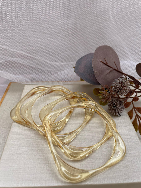 Bracelete - Bracelete de Resina cor Manteiga