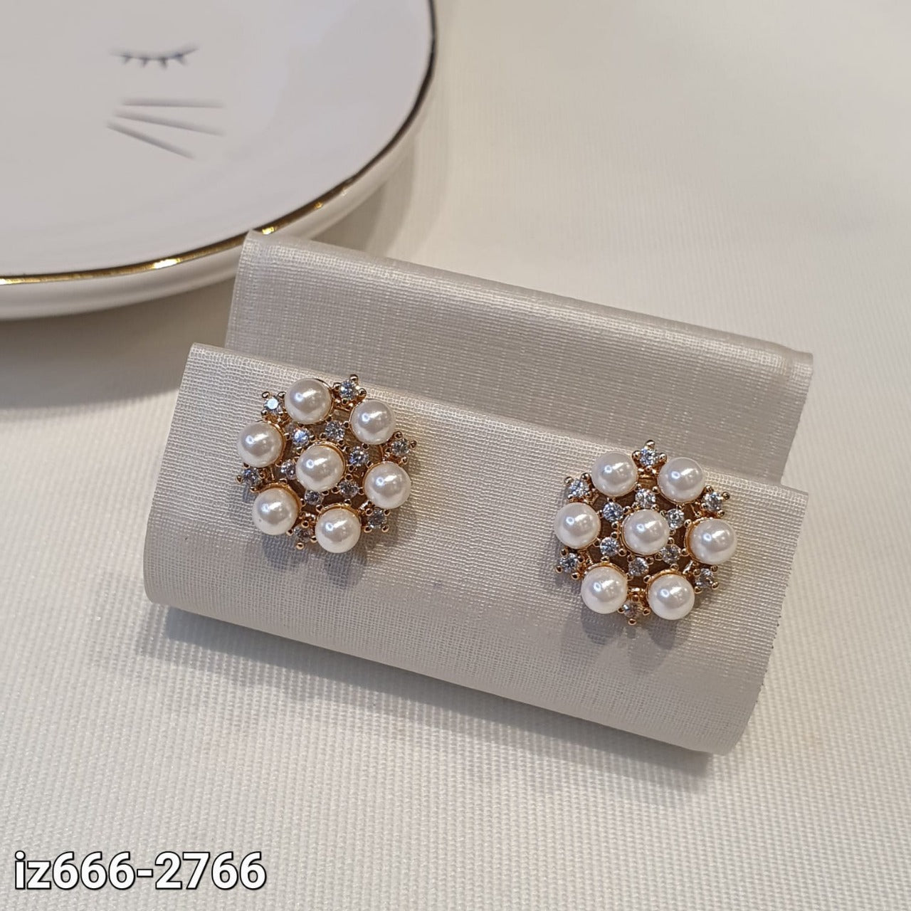 Brinco - Brinco perolas e cravejado