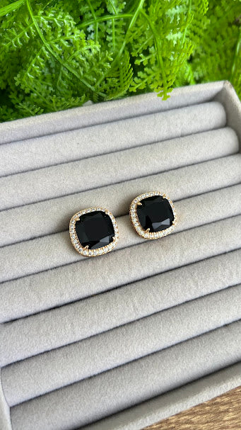 Brinco Onix 18k