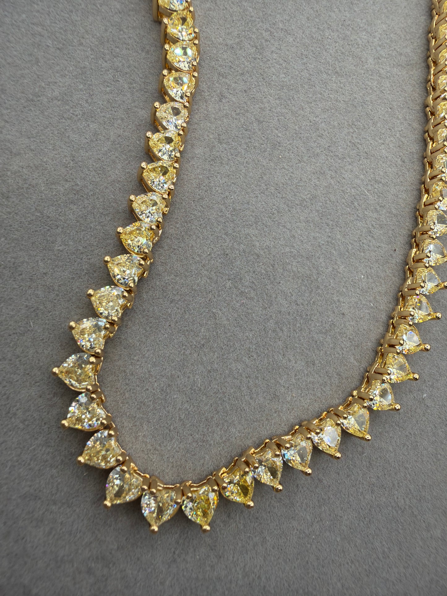 Colar - Rivieira de coracao 4mm Amarelo Manteiga 18k - 40cm