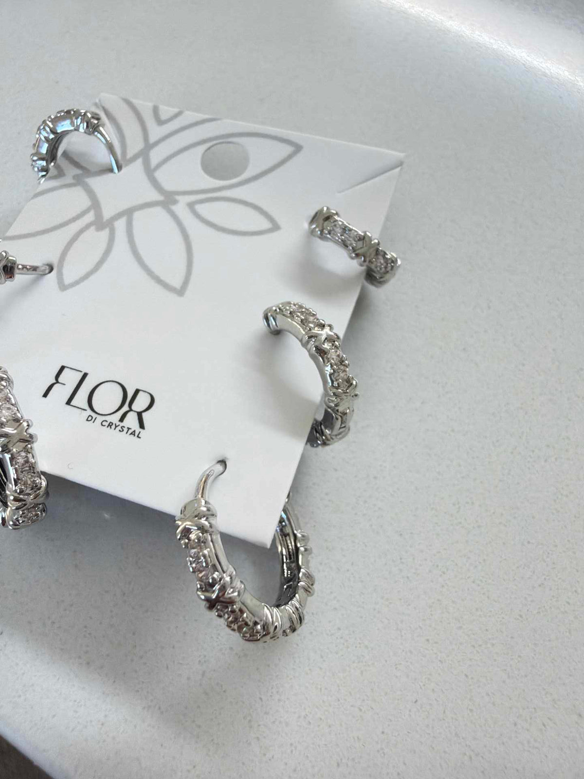 Thin hoops trio in X patern 