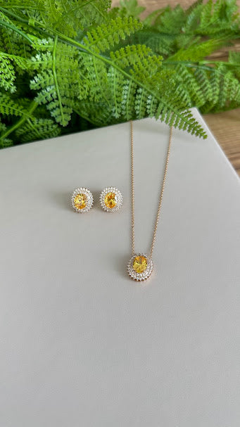 Conjunto cravejado em yellow luxo