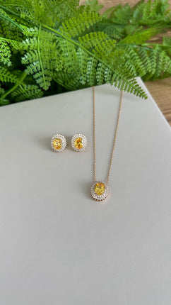 Conjunto cravejado em yellow luxo