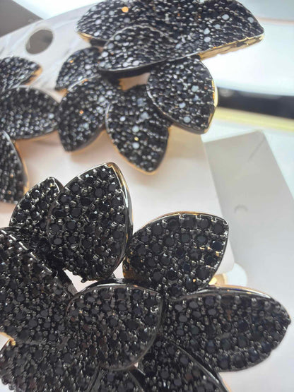 Maxi flower Black pave 18k