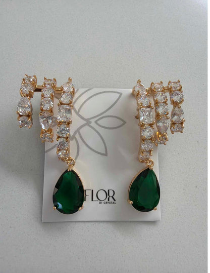Brinco earcuff com pk gente gota esmeralda dourado